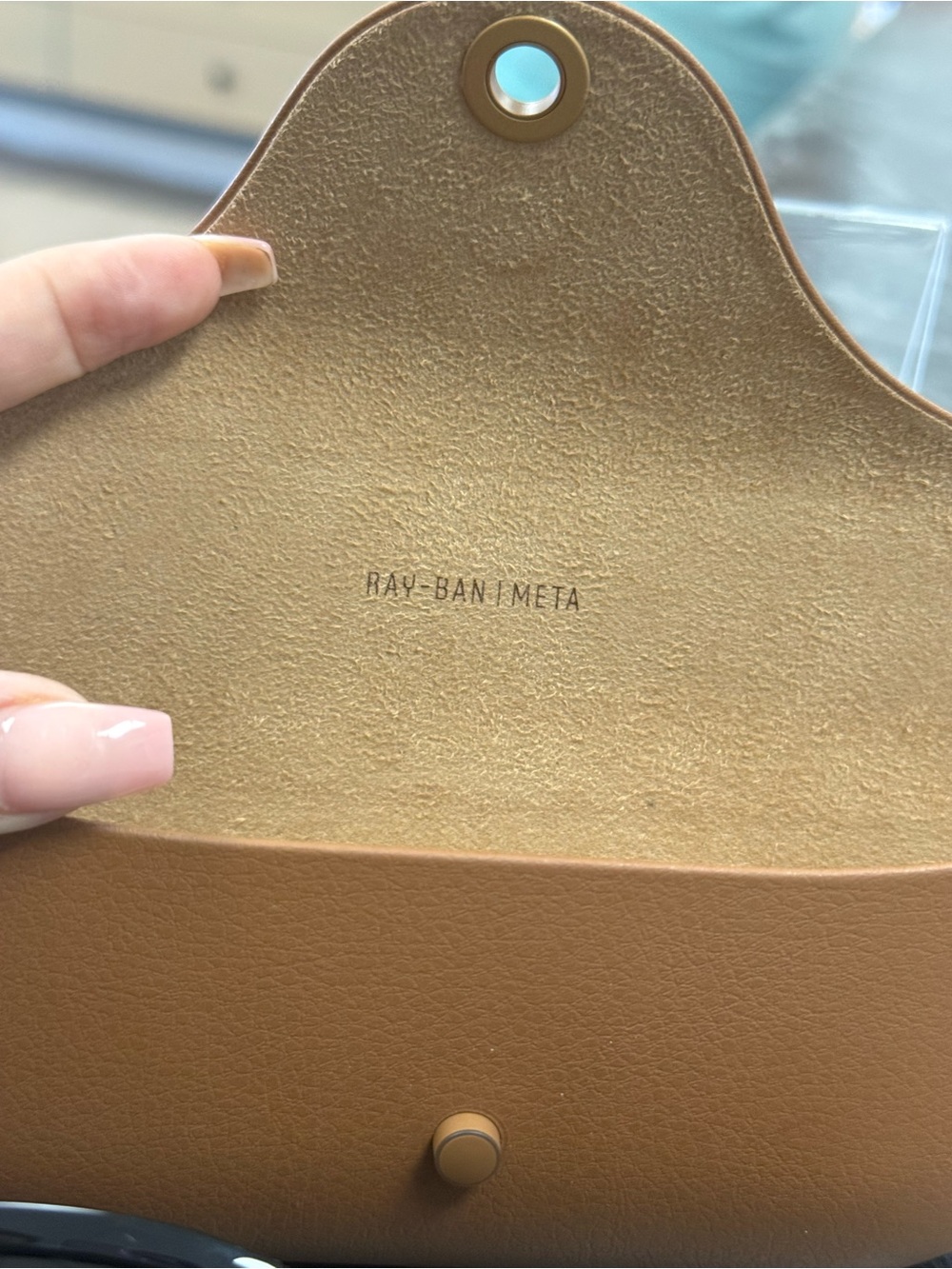 Ray-Ban Meta Headliner(Gen 2) Black Sunglasses with Tan Leather Case - Picture 7 of 7